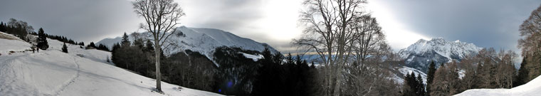 Panoramica verso Grem e Alben dalla strada per il Rifugio SABA in Alpe Arera